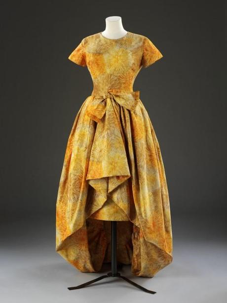 omgthatdress:

Evening Dress
Yves Saint Laurent for Dior, 1960
The Victoria & Albert Museum

