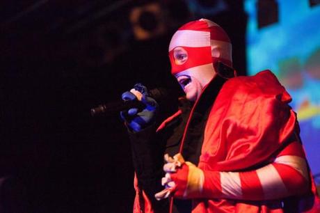 IMG 0678 620x413 OF MONTREAL GAVE PSYCHEDELIC PERFORMANCE AT NEUMOS [PHOTOS]