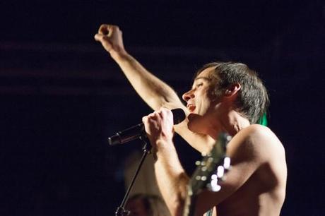 IMG 0687 620x413 OF MONTREAL GAVE PSYCHEDELIC PERFORMANCE AT NEUMOS [PHOTOS]