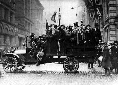 800px-1918Toronto_BayandKing_Armistace_Day