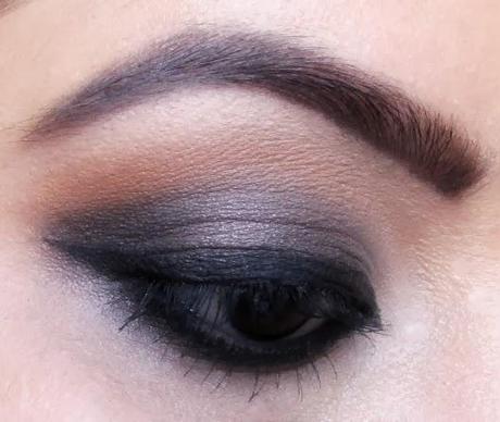 image of smokey eyes 