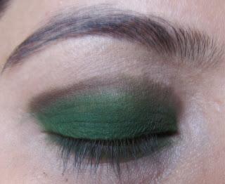 GO GREEN EVEN ON THE EYES LOTD USING GREEN EYESHADOW