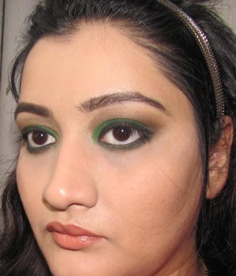 GO GREEN EVEN ON THE EYES LOTD USING GREEN EYESHADOW