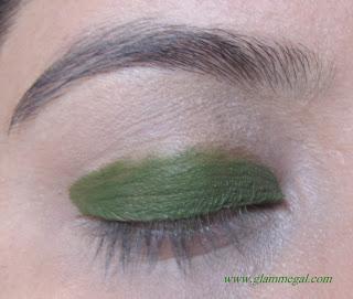 GO GREEN EVEN ON THE EYES LOTD USING GREEN EYESHADOW