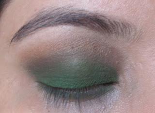 GO GREEN EVEN ON THE EYES LOTD USING GREEN EYESHADOW