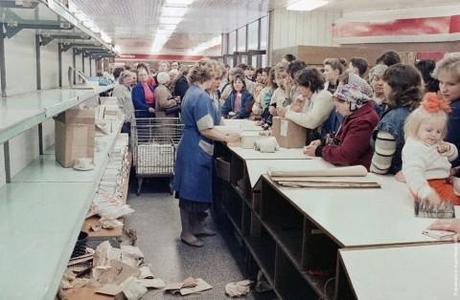 Fall of Soviet Union (1991)-empty stores