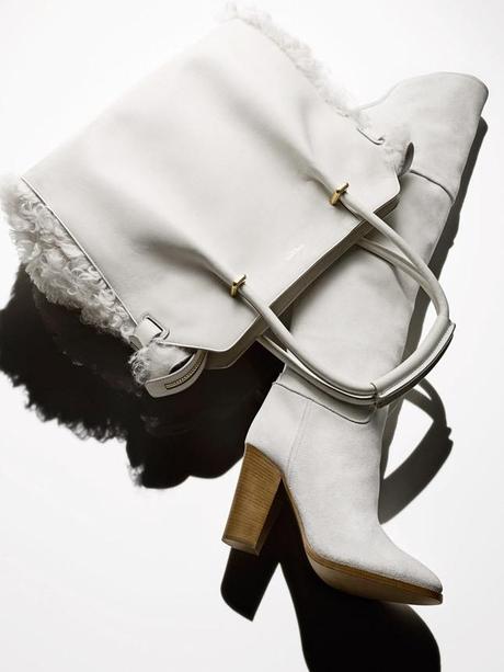 Bag made ​​of leather and sheepskin , Nina Ricci; suede boots,  Ralph Lauren Collection