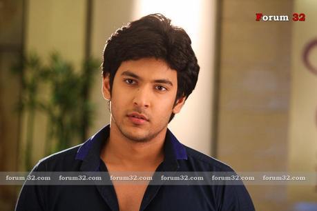 Who grows to what in Star Plus' Veera?