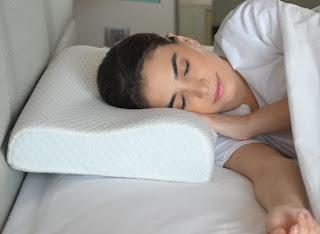 Benefits of Using a Cervical Pillow and How to Pick the Right One