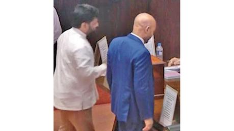 Candidate Anura Kumara Dissanayake casting his vote.