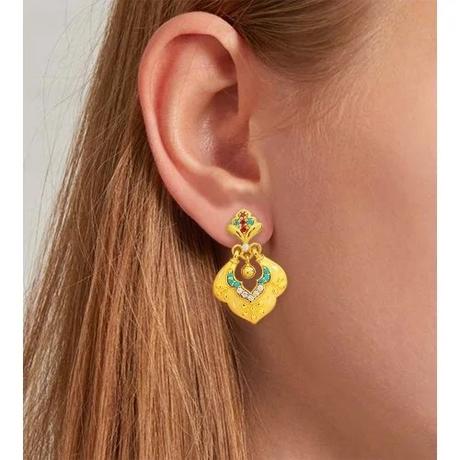 Types of Teen Earrings to Wear in College: A Guide for Student Style Types of Teen Earrings to Wear in College: A Guide for Student Style