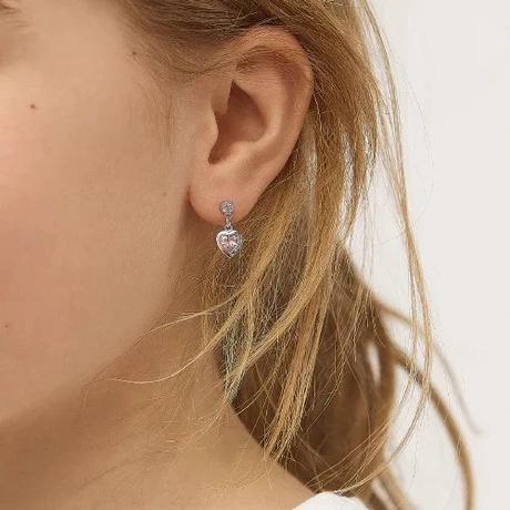 Types of Teen Earrings to Wear in College: A Guide for Student Style Types of Teen Earrings to Wear in College: A Guide for Student Style