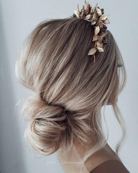 bridal hairpiece messy low blonde bun with gold headband sarasterczewska.hairstylist