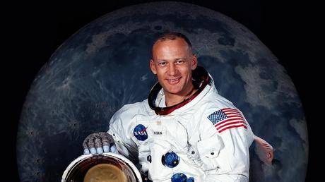 Buzz_Aldrin's_moon_landing_jacket_could_auction_for_£1_6m