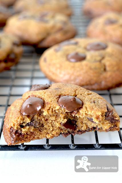best big chewy chocolate chip cookies Food Network Alton Brown less sugar