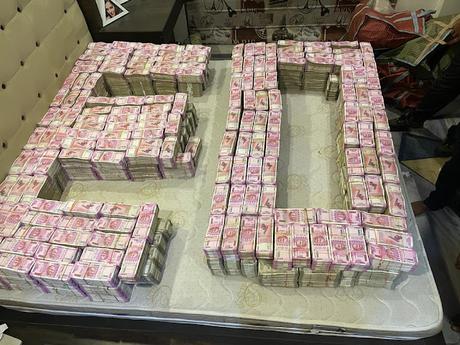 colour of black money - West Bengal hour of shame ! - பாடுபட்டுத் தேடிப் பணத்தைப் புதைத்து