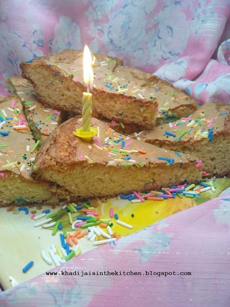 BISCUIT GÉANT AUX VERMICELLES COLORÉS (AVEC PRÉPARATION POUR GÂTEAU) / FUNFETTI GIANT COOKIE (WITH CAKE MIX) / GALLETA GIGANTE CON GRAGEAS DE COLORES (CON PREPARADO PARA PASTEL)/ بيسكوي كبير بالرشات الملونة (بخليط الكيك الجاهز)