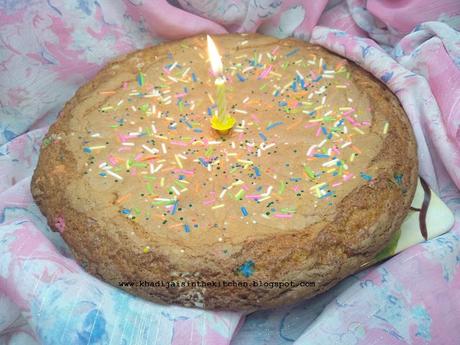 BISCUIT GÉANT AUX VERMICELLES COLORÉS (AVEC PRÉPARATION POUR GÂTEAU) / FUNFETTI GIANT COOKIE (WITH CAKE MIX) / GALLETA GIGANTE CON GRAGEAS DE COLORES (CON PREPARADO PARA PASTEL)/ بيسكوي كبير بالرشات الملونة (بخليط الكيك الجاهز)