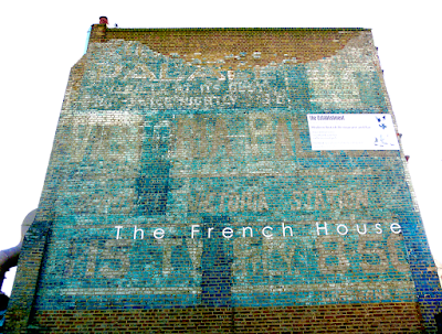 The Parson's Green ghostsign – let's go to the Palace!