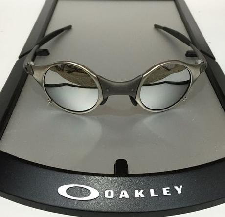 Fashion Accessories: Oakley Men's sunglasses