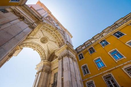 TRAVELING TO PORTUGAL: A TRAVEL GUIDE AND TIPS