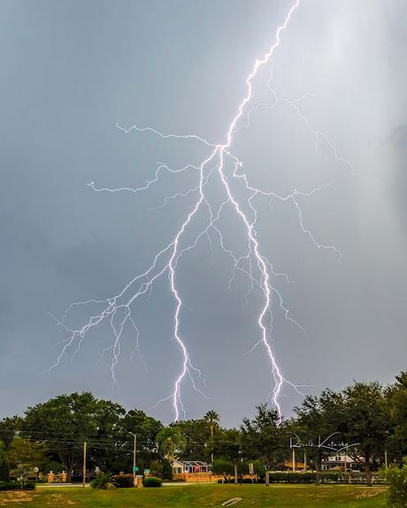 lightning halts play at Lauderhill !!