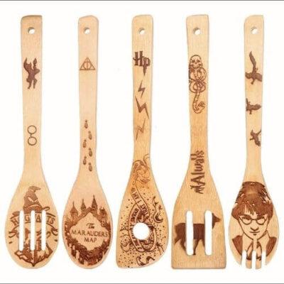 27 Harry Potter Wedding Gifts For Potterhead 63 Wooden-Spoons-Harry-Potter-Wedding-Gift