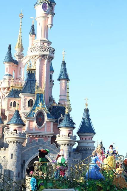 9 Tips  For Planning A Walt Disney World Holiday