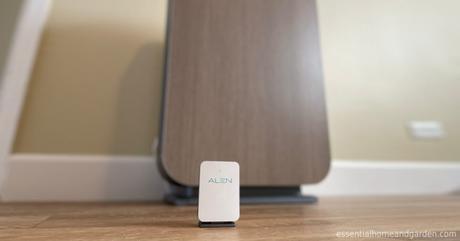 Alen Air Quality Monitor on the floor, with the 75i behind it.