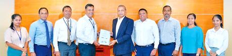 HNB Deputy General ManagerRetail and SME Banking, Sanjay Wijemanne exchange the MoU with Thinkcube Solutions Chairman, Alexis Lovell, with HNB Undergraduate Trainee, Nethmini Morawaggoda, HNB Head of SME Products and Partnerships, Niluka Amarasinghe, and HNB Assistant General Manager, SME K. Indravasan, Thinkcube Solutions Director, Irishad Ally, Thinkcube Solutions Director, Damitha Kariyawasam, Thinkcube Solutions Group Finance Controller, Chandima Dilrukshi and Thinkcube Solutions Assistant Manager Human