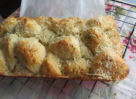 Garlic Parmesan Pull-Apart Bread