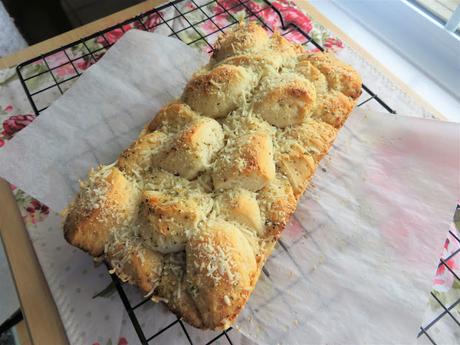 Garlic Parmesan Pull-Apart Bread