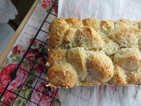 Garlic Parmesan Pull-Apart Bread