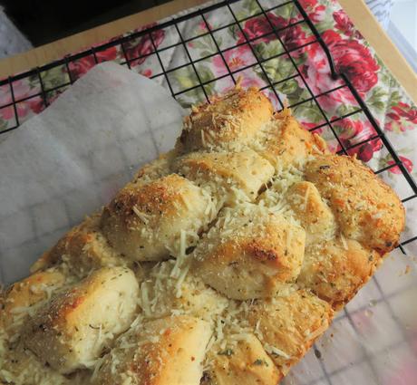 Garlic Parmesan Pull-Apart Bread (small batch)