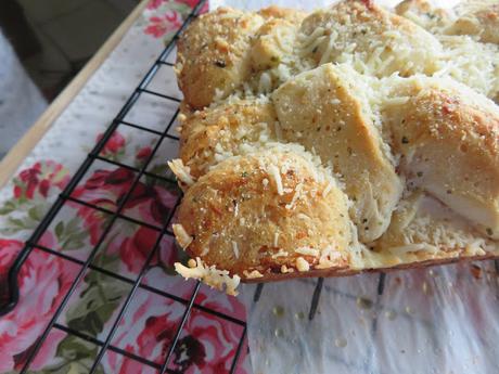 Garlic Parmesan Pull-Apart Bread