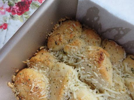 Garlic Parmesan Pull-Apart Bread