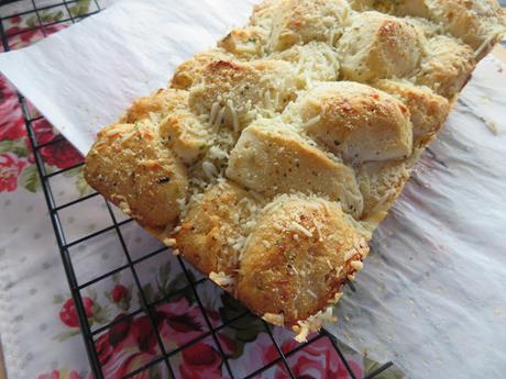 Garlic Parmesan Pull-Apart Bread