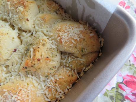 Garlic Parmesan Pull-Apart Bread