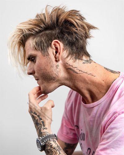 Long + Messy Spikes Men’s Hairstyles