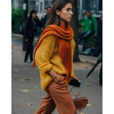 5 ideas to wear outfits with a scarf to look elegant this fall