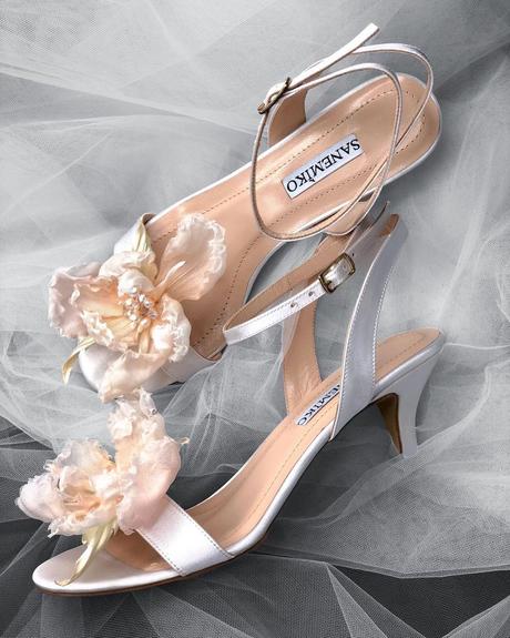 beach wedding sandals flower