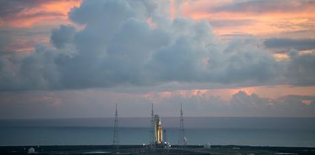 Artemis take-off delayed !  .. ..  Challenger disaster in 1986