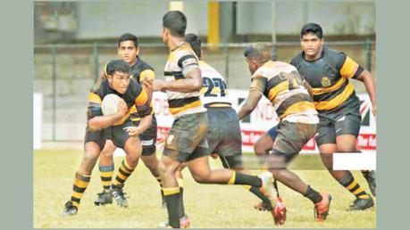 Action from the match between DSS and Mahanama (Pic courtesy Thepapre.com)
