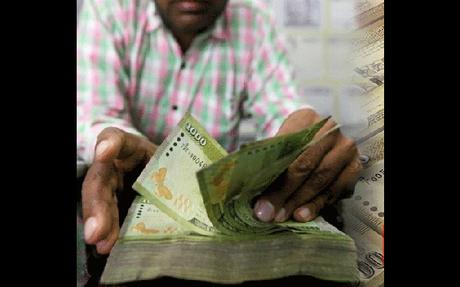 Drug addicts who robbed cash from company arrested