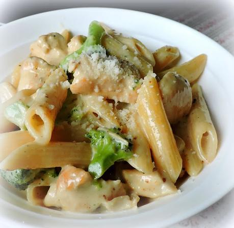 One Pan Chicken Broccoli Alfredo Pasta