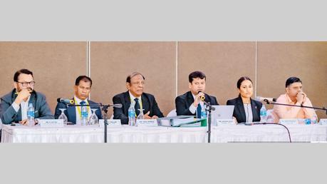 FSL President Jaswar Umar (third from right) stressing a point during the FSL SGM.