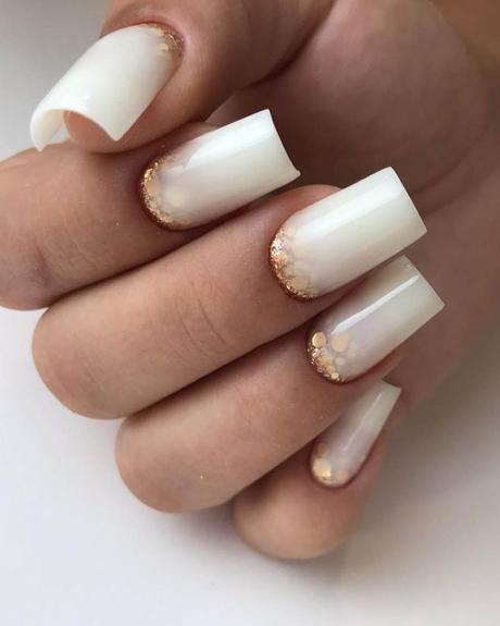wedding nails with glitter gold on white vektro__nailart