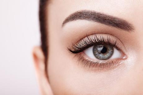 What to Ask Your Lash Tech if You’re New to Eyelash Extensions