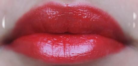 swatch and lotd of fatal red by maybelline