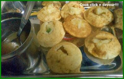 Pani puri(paani poori)